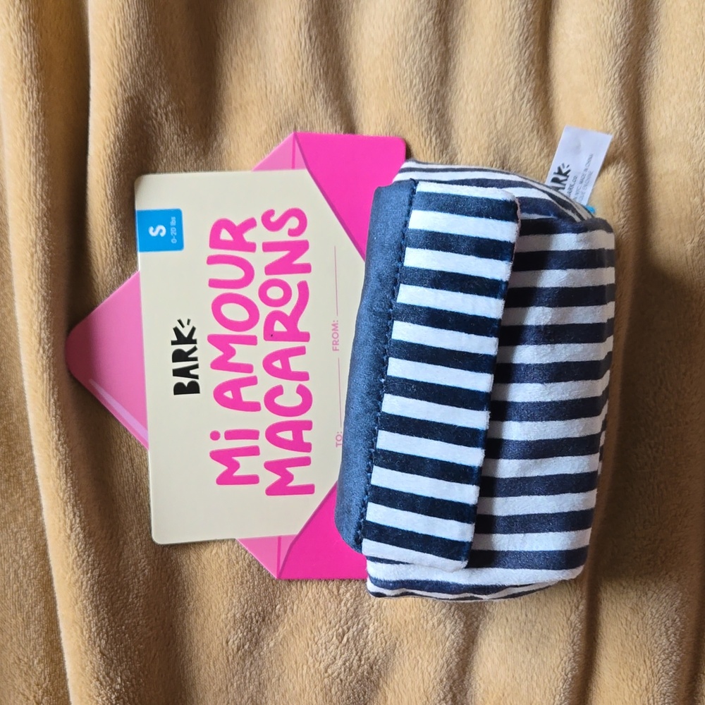 Bark macarons pet toy